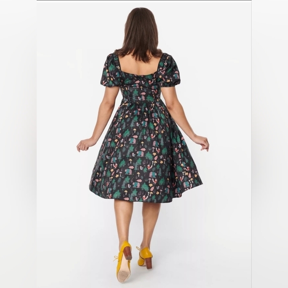 NWOT Unique Vintage Woodland Creatures Dress Size 4 - Picture 2 of 7